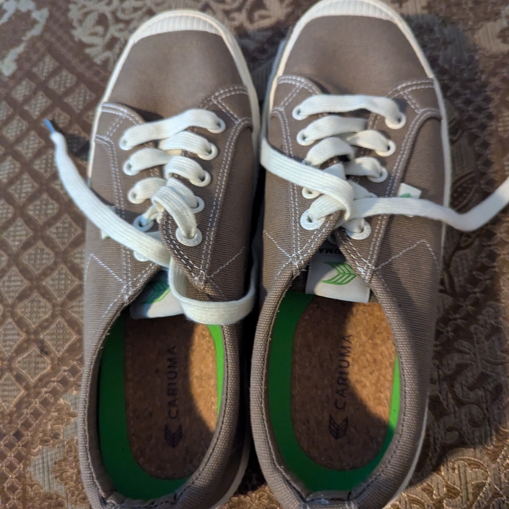 Cariuma sneakers